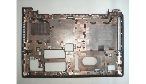 Нижня частина корпуса для ноутбука Lenovo IdeaPad 300-15ISK, FA0YM000700, Б/В. Зламані праві, верхні кріплення (фото). - 294666