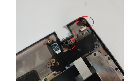 Середня частина корпуса для ноутбука Emachines E642, 15.6", AP0FP000500, Б/В. Одне кріплення має тріщину, одне зламане (фото), продається з кнопкою включення. - 295053