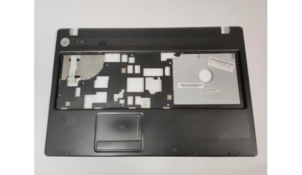 Середня частина корпуса для ноутбука Emachines E642, 15.6", AP0FP000500, Б/В. Одне кріплення має тріщину, одне зламане (фото), продається з кнопкою включення.