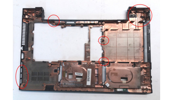 Нижня частина корпуса для ноутбука FUJITSU LIFEBOOK N532, 13N0-ZYA0411, Б/В, має пошкоджені кріплення, та трішини. - 295203