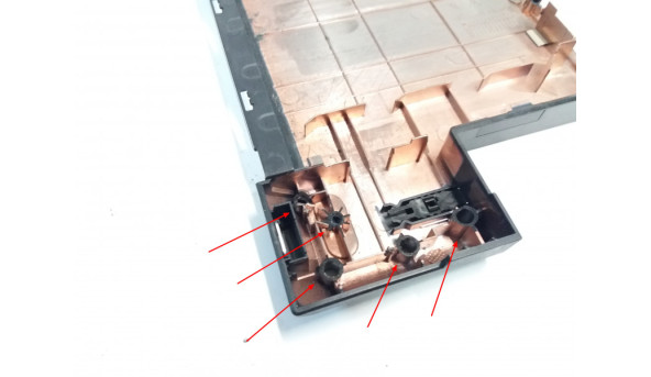 Нижня частина корпуса для ноутбука FUJITSU LIFEBOOK N532, 13N0-ZYA0411, Б/В, має пошкоджені кріплення, та трішини. - 295203