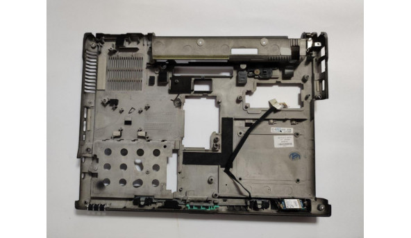 Нижня частина корпуса для ноутбука HP Elitebook 6930p, 14.1", 60.4V910.00A, 482960-001, б/в. В хорошому стані, без пошкодженнь. Продається з платою Bluetooth - 295207