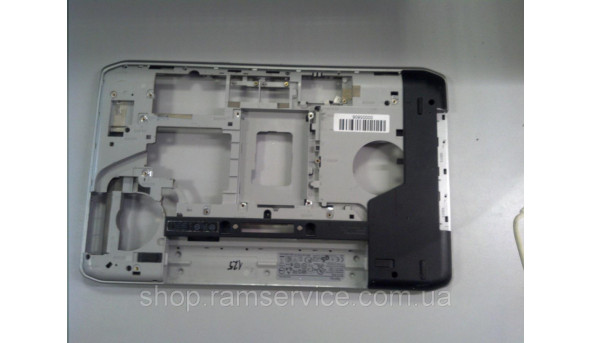 Нижня частина корпуса для ноутбука  Dell Latitude E5520 .Є тріщина(фото),  всі кріплення цілі