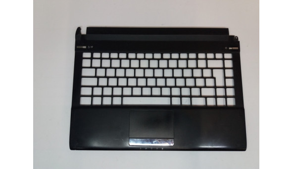 Середня частина корпуса для ноутбука Asus U36S, 13gn181am022. Б/В, пошкоджений правий верхній кут.