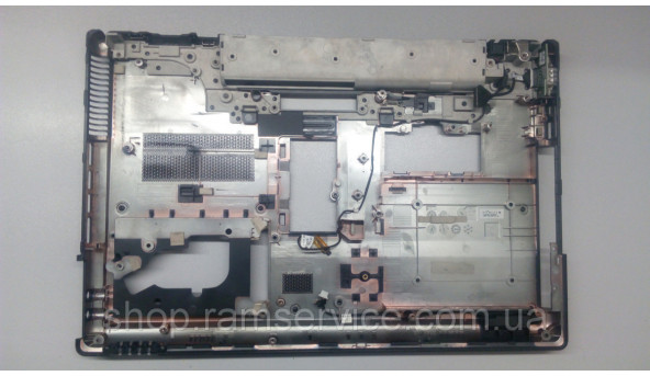Нижня частина корпуса для ноутбука HP ProBook 6550b.Без пошкоджень.Всі кріплення цілі. Зламаний кут (фото) та є пробита дірка (фото). - 295645