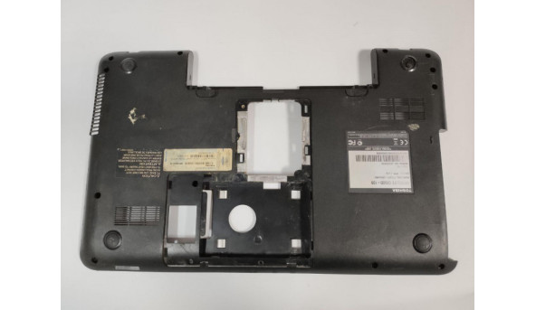 Нижня частина корпуса для ноутбука Toshiba Satellite C850D, 15.6", 13N0-ZWA0301, H000038470, Б/В. Був залитий, та зламана решітка радіатора та одне кріплення