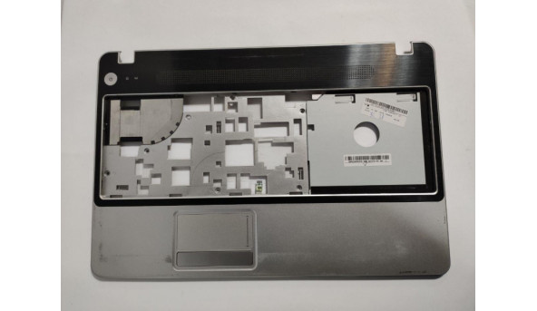 Середня частина корпуса для ноутбука Emachines E640, 15.6", AP0CA000210, б/в.  Присутні потертості, та пошкоджене одне кріплення (фото).