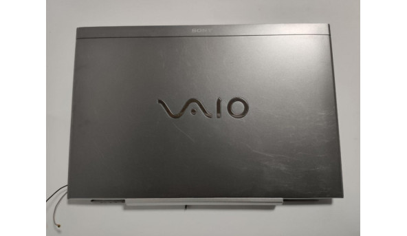 Кришка матриці для ноутбука для ноутбука Sony VAIO VPCSC, PCG-41217L, б/в. Є подряпини. Продається разом з завісами, шлейфом матриці та матрицею, є мінімальні подряпини.