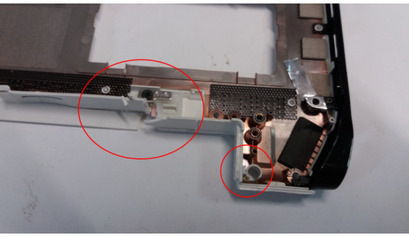 Нижня частина корпуса для ноутбука Acer Aspire One ZA3, ZYE38ZA3BATN700, Б/В, Має пошкоджене одне кріплення, трішина біля батареї. - 297014