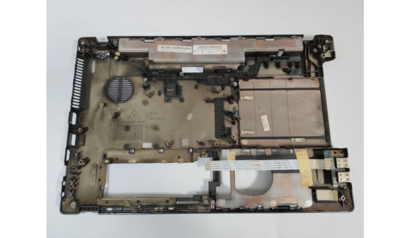 Нижня частина корпуса для ноутбука Acer Aspire 5253, 5253G, P5WE6, 15.6", AP0FO000H00, Б/В. Має зламані кріплення (фото). Продається з платою USB.