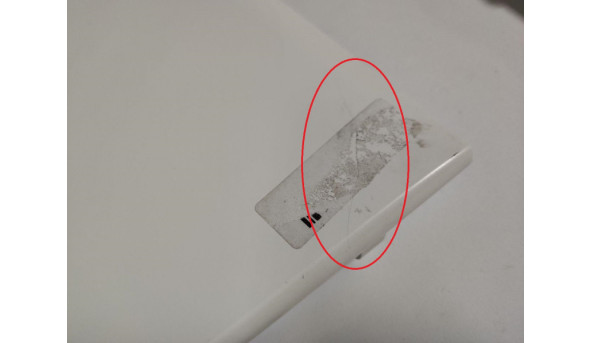 Кришка матриці корпуса для ноутбука Lenovo IdeaPad Z50-70, 15.6", Ap0th000110, 90205318, Б/В. Знизу кришки є дві тріщини (фото), та з лівого боку тріщина (фото).