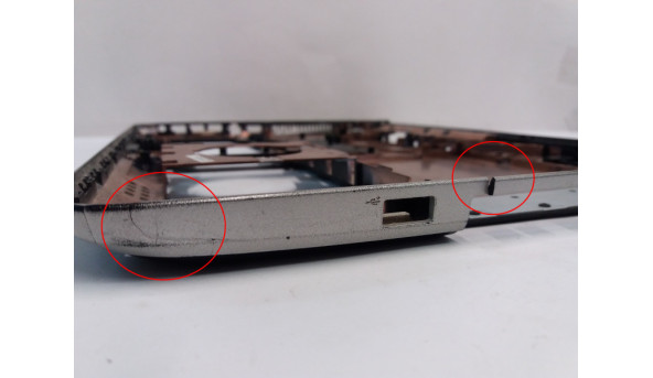 Нижня частина корпуса для ноутбука Dell Inspiron 15, 5521, 15.6", CN-0YXMG9, AP0SZ000410, Б/В. Зламане кріплення CD/DVD, решітка радіатора, тріщини, сколи (фото). - 298669