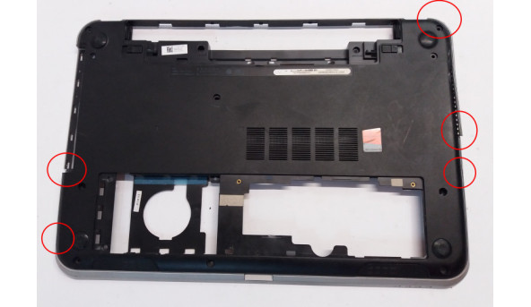 Нижня частина корпуса для ноутбука Dell Inspiron 15, 5521, 15.6", CN-0YXMG9, AP0SZ000410, Б/В. Зламане кріплення CD/DVD, решітка радіатора, тріщини, сколи (фото).