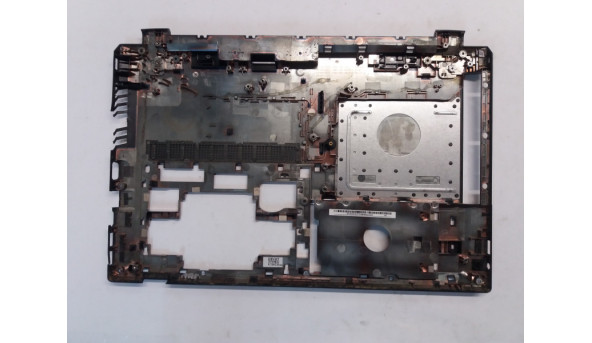 Нижня частина корпуса для ноутбука Lenovo B50, B50-70, AP14K000410, Б/В. Має пошкодження, кріплення цілі (фото)