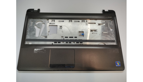 Середня чаcтина корпуса для ноутбука Asus X52N, 15.6", 13N0-GUA0843, Б/В. Верхні два кріплення мають тріщини, присутні сліди корозії (фото).