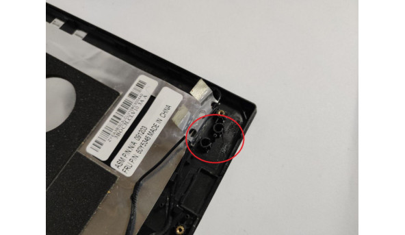Кришка матриці для ноутбука для ноутбука Lenovo ThinkPad Sl510, 15.6", 60Y5346, 3BGC3LCLV10, Б/В.  З правого боку зламані кріплення (фото), а з плівого боку мають тріщини (фото).