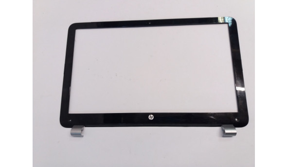 Рамка матриці корпуса для ноутбука HP Pavilion 15-n, 15-f, ZYU38U65TP003. Має трішину біля заглушок завіс.