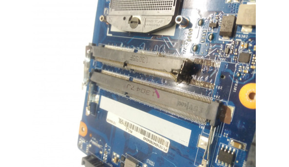 Материнська плата для ноутбука Toshiba Satellite C850, Rev:2.1, H000052590, WK1311, Б/В. Не тестована, пошкоджено RAM (фото) - 300393