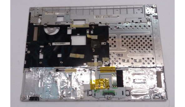 Середня частина корпуса для ноутбука MSI GX, 628, MS-1651, GT628NS-8747W7P, Б/В, Кріплення всі цілі. Є тріщина справа зверху (фото) - 300467