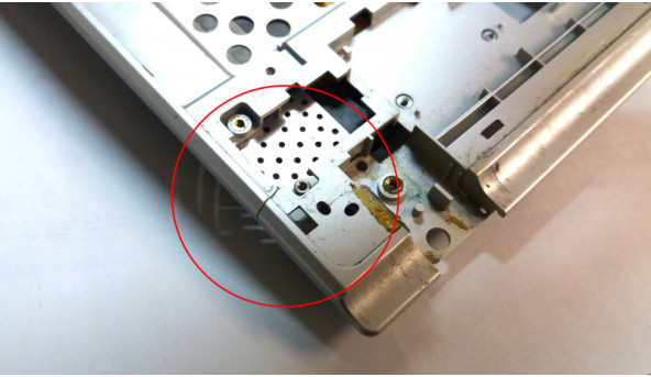 Середня частина корпуса для ноутбука MSI GX, 628, MS-1651, GT628NS-8747W7P, Б/В, Кріплення всі цілі. Є тріщина справа зверху (фото) - 300467