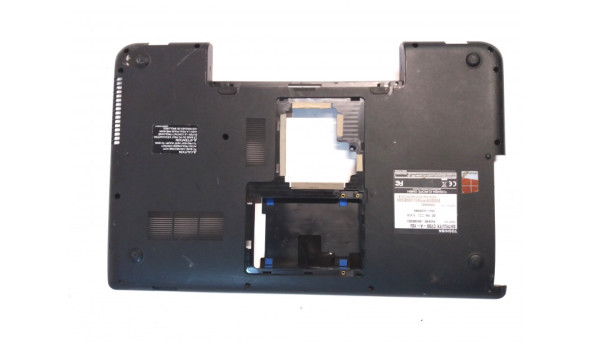 Нижня частина корпуса для ноутбука Toshiba C70, C75D, L70, L75, ZYE3ABD5BA0, Б/В, пошкоджені кріплення, трішина під батареєю (фото)