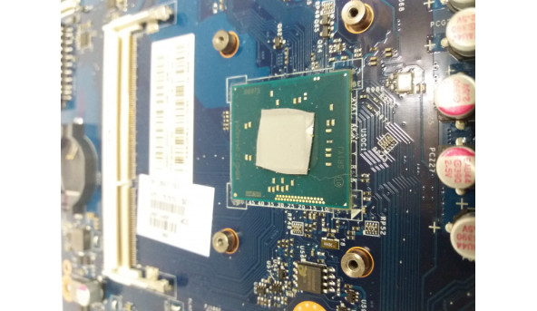 Материнська плата для ноутбука HP 15, LA-A994P, Rev:2.0. Має впаяний процесор Intel Mobile Celeron N2840, SR1YJ. Стартує, візуальних дефектів немає. Продаєтся з охоледженням та USB адаптером. - 301126