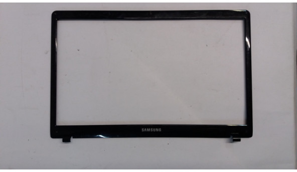 Рамка матриці корпуса для ноутбука Samsung 305E, NP305E5A, BA75-03753A, Б/В, Всі кріплення цілі, подряпини, потертості.