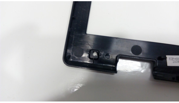 Рамка матриці корпуса для ноутбука MSI CR500X, MS-1683, E2P-682B212-Y31. Праве кріплення зламане(фото), а ліве має тріщину (фото). - 301369