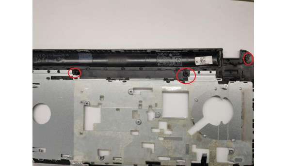 Середня частина корпуса для ноутбука Dell Inspiron 3521, 15.6", cn-0n73nv, ap0sz000601, б/в. Є пошкоджене кріплення (фото) - 30145