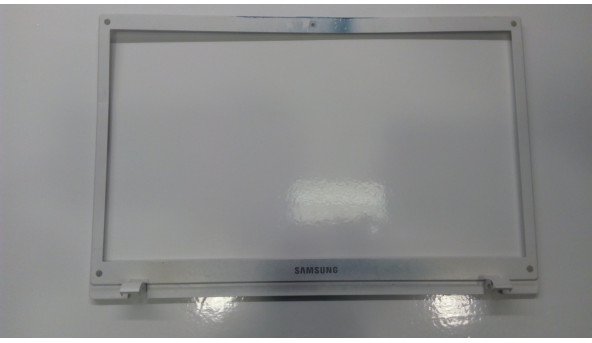 Рамка матрицы корпуса для ноутбука Samsung 305V, NP305V5A, 15.6 ", BA75-03209B, Б / У
