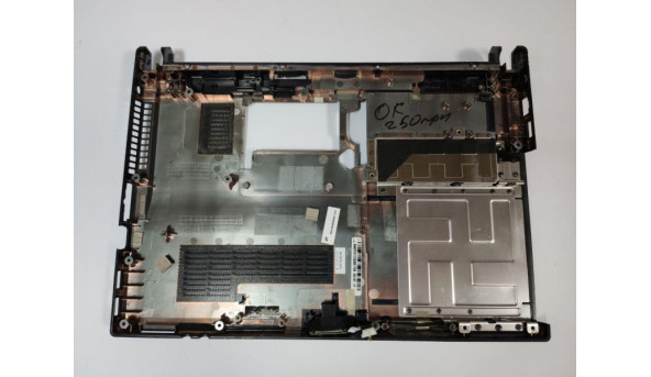 Нижня частина корпуса для ноутбука Acer Travelmate 8372, 13.3", 6051B057700, Б/В. Пошкоджене одне кріплення (фото). - 302065