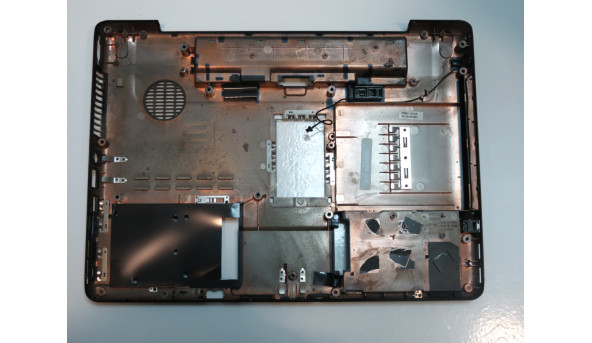 Нижняя часть корпуса для ноутбука Toshiba SATELLITE A210-199, PSAFGE-05M010RU, V000100520, 15.4 ", Б / У.