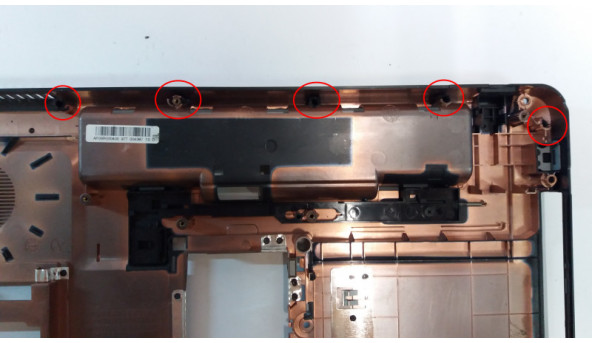 Нижня частина корпуса для ноутбука Acer Aspire 5532, 5516, 5517, eMachines E430, E525, E527, E625, E627, E630, E725, AP06R000400, 15.6", Б/В. Має пошкоджені верхні кріплення (фото)