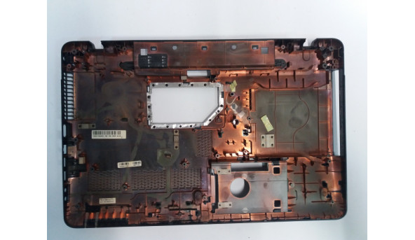 Нижня частина корпуса для Toshiba Satellite C670, C675, H000031290, 13N0-Y4A0A01, 17", Б/В  В хорошому стані. Без пошкоджень.