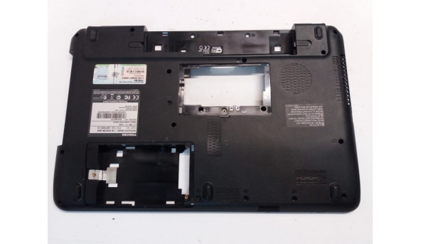 Нижня частина корпуса для ноутбука TOSHIBA SATELLITE C650, B0452101 15.6", Б/В. пошкоджені кріплення завіс (фото)