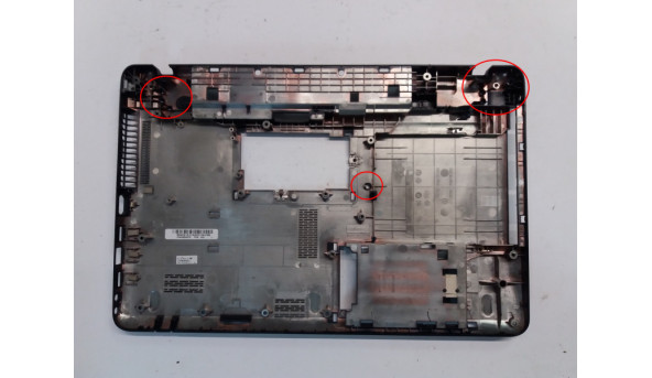 Нижня частина корпуса для ноутбука TOSHIBA SATELLITE C650, B0452101 15.6", Б/В. пошкоджені кріплення завіс (фото)