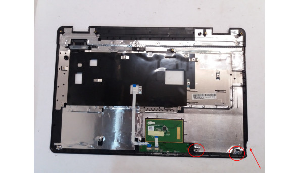 Середня частина корпуса для ноутбука Asus X72D, K72D, K72DR, K72F, K72JK, A72JC, 13N0-JWA0101, 13GNZW1AP030-2, 17.3", Б/В, скол на кукті, пошкоджено 2 кріплення (фото) - 302389