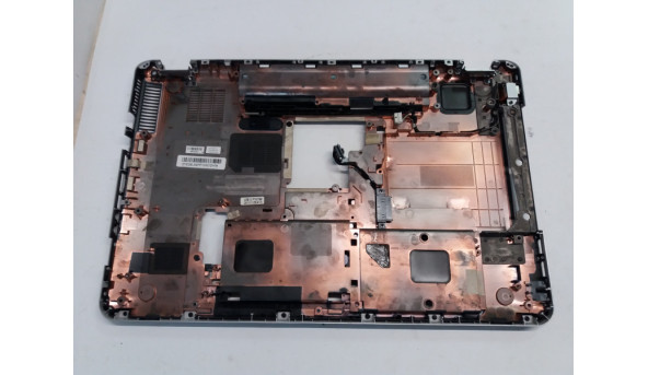 Нижня частина корпуса для ноутбука HP Pavilion DV7-4000, ZYE3ELX9TP103, 17.3", Б/В. Пошкоджено 2 кріплення (фото). - 302443