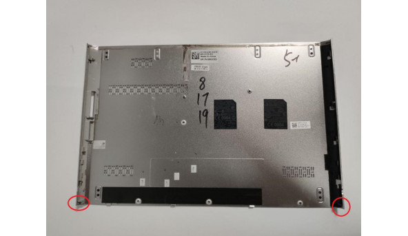 Нижня частина корпуса для ноутбука Dell Vostro v13 v130, 13.3", CN-0W2C65, 6070B0412902, б/в. Два кріплення мають пошкодження