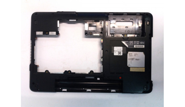 Нижня частина корпусу ноутбука FUJITSU AH530, CP489121-01, Б/В. Всі кріплення цілі, сколи біля роз'єма живлення (фото)