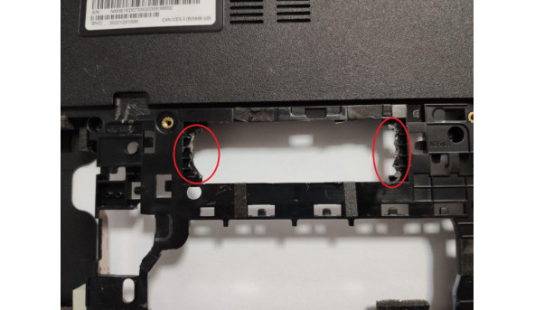 Нижня частина корпуса для ноутбука Acer Aspire E1-522, MS2372, 15.6", WIS604YU04003, б/в. Зламане одне кріплення (фото), та є виламаний шматочок корпуса який на роботу не впливатиме (фото) - 303621