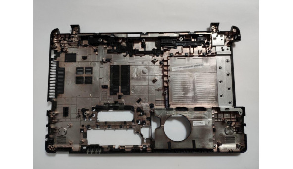 Нижня частина корпуса для ноутбука Acer Aspire E1-522, MS2372, 15.6", WIS604YU04003, б/в. Зламане одне кріплення (фото), та є виламаний шматочок корпуса який на роботу не впливатиме (фото) - 303621