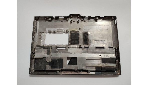 Нижня частина корпуса для ноутбука Asus Eee PC T101MT, 10.1", 13goa1q2ap040-10, 13na-1qa0801, б/в. Кріплення мають маленькі тріщини (фото), є пошкодження (фото)