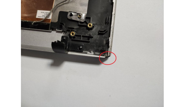 Кришка матриці для ноутбука для ноутбука Lenovo IdeaPad Z50-75, 15.6", AP0TH000180, б/в. Всі кріплення цілі. Зламані кутики (фото) та заглушка - 303639