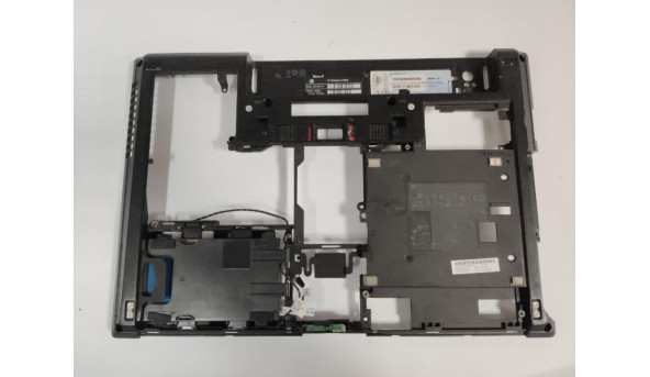 Средняя часть корпуса для ноутбука HP Elitebook 8460p, 14.0 ", 6070B0603101, Б / У. Сломанное одно крепление (фото).