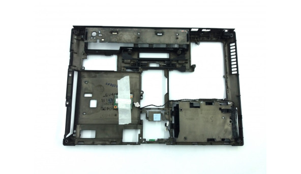 Нижняя часть корпуса для ноутбука HP Elitebook 8460p, 14.0 ", 6070B0478801, Б / У. Все крепления цили.Без повреждений.