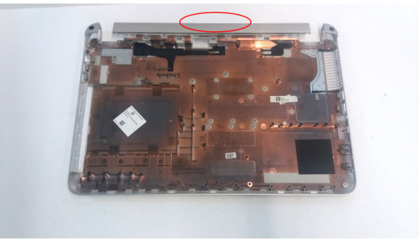 Нижня частина корпуса для ноутбука HP Pavilion 15-ab103ng, 15.6", EAX15001A5S, Б/В. Кріплення всі цілі, сколи зверху поцентру. - 303786