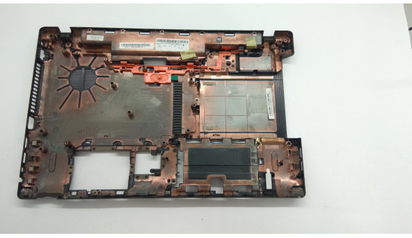 Нижняя часть корпуса для ноутбука Acer Aspire 5755, P5WE0, 15.6 ", AP0IKX000410, Б / У. Есть сломанные крепления (фото), также трещина (фото), сломанный разъем Аудио (фото) - 303852