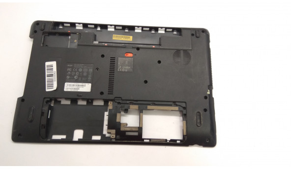 Нижня частина корпуса для ноутбука Acer Aspire 5755, P5WE0, 15.6", AP0IKX000410, Б/В. Є зламані кріплення (фото), також тріщина (фото), зламаний роз'єм Аудіо (фото)