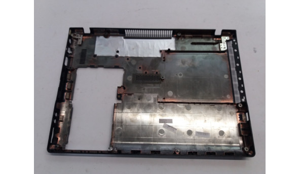 Нижня частина корпуса для ноутбука SAMSUNG QX412, NP-QX412, BA75-02888A, 14 ", Б/В, В хорошому стані, має тришину на резиновій заглушці..
